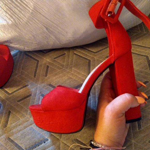 Heels - Picture 5 of 5